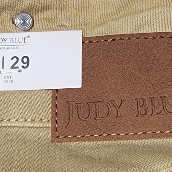 Judy Blue Jeans - Picture 6 of 6